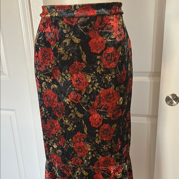 Floral Black and Red Women's Skirt - Picture 4 of 9
